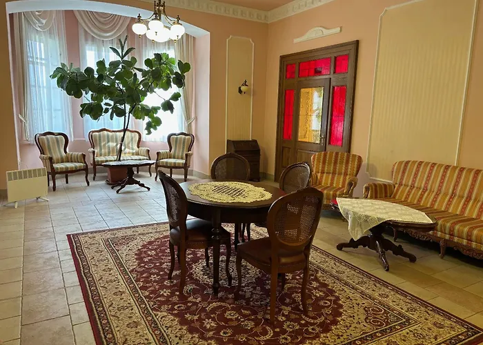 Festetich Kastelyszallo Es Zsuzsanna Hotel