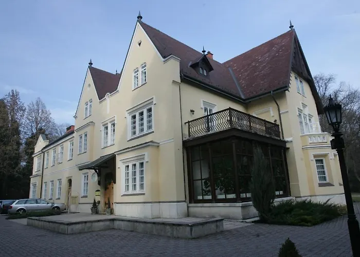 Festetich Kastelyszallo Es Zsuzsanna Hotel