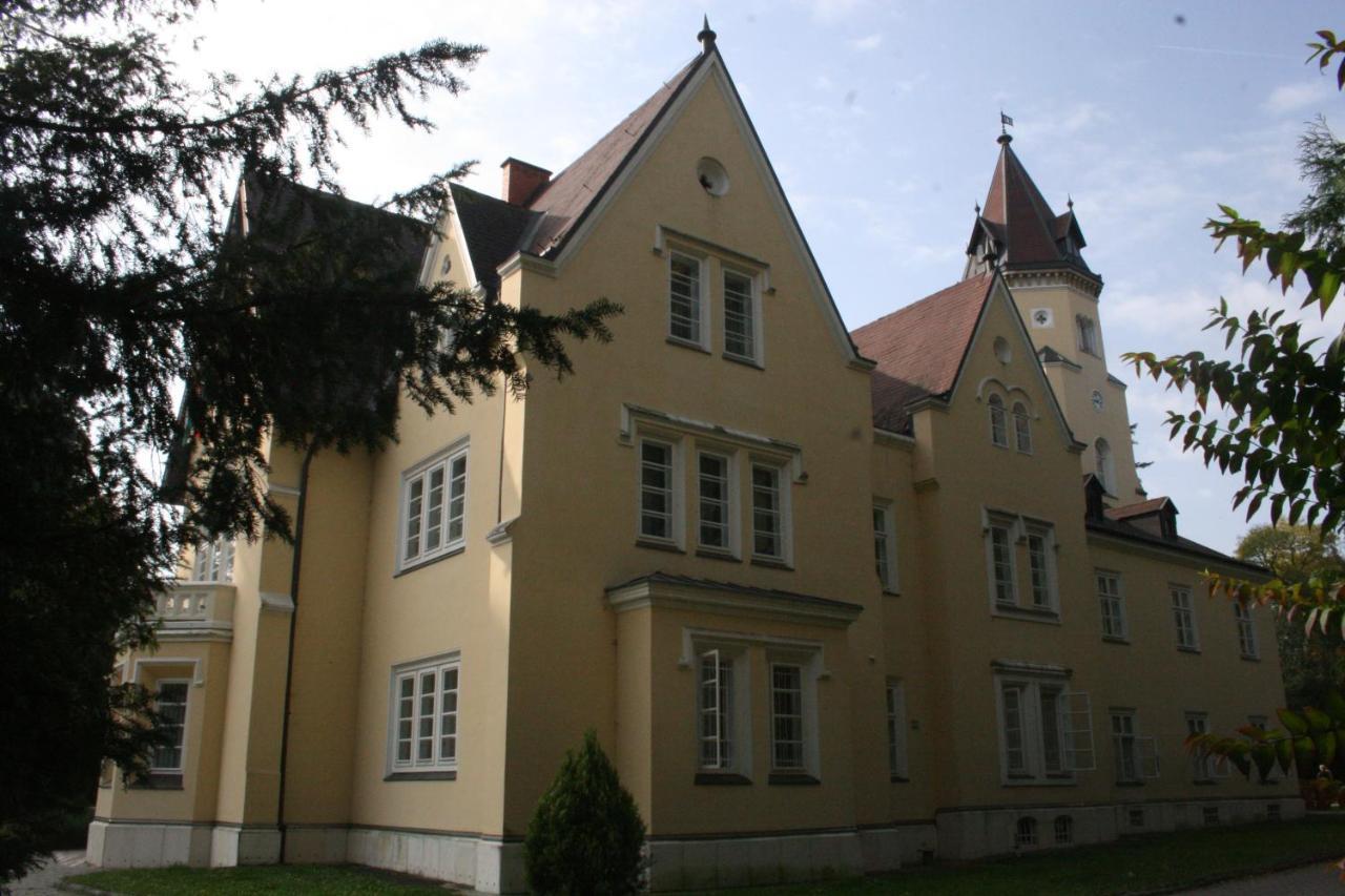 Festetich Kastelyszallo Es Zsuzsanna Szeleste