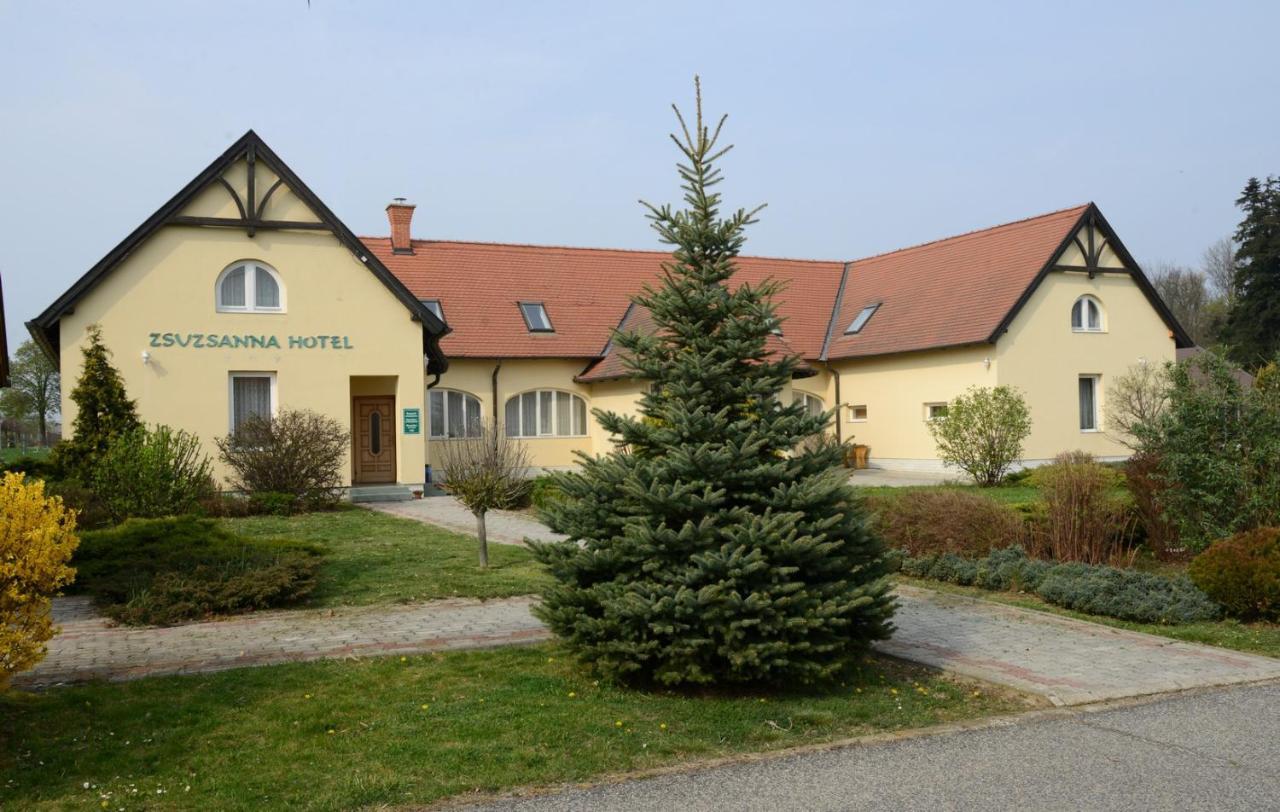 Festetich Kastelyszallo Es Zsuzsanna 3*