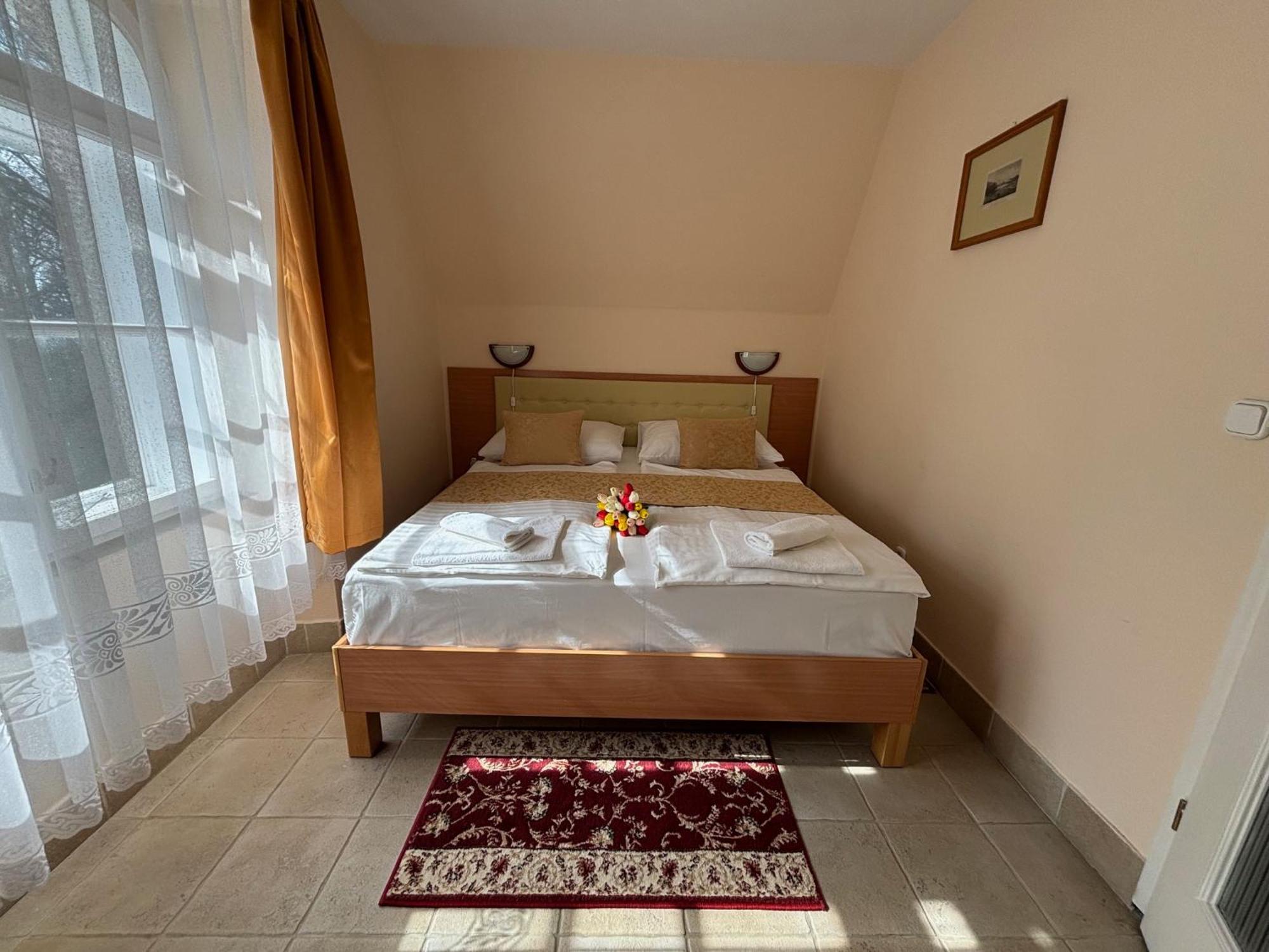 Hotel Festetich Kastelyszallo Es Zsuzsanna
