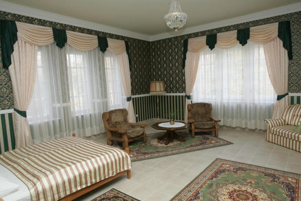 Festetich Kastelyszallo Es Zsuzsanna Hotel