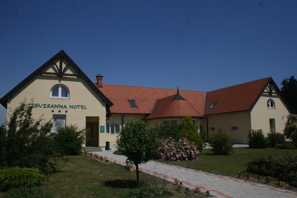 Festetich Kastelyszallo Es Zsuzsanna Hotel Szeleste