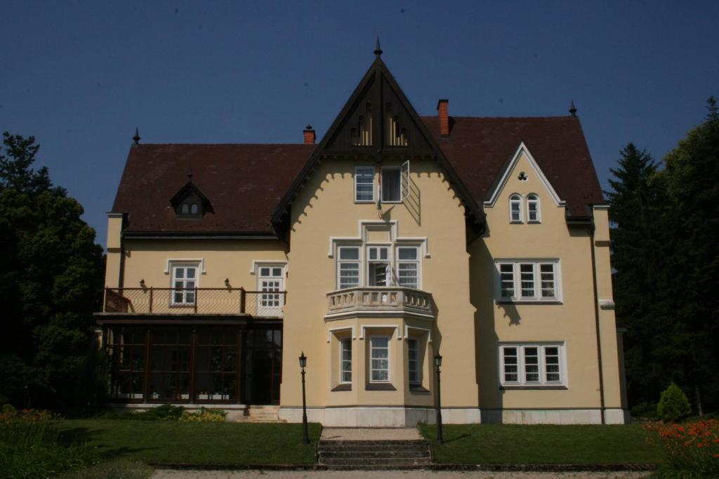 Festetich Kastelyszallo Es Zsuzsanna Hotel 3*